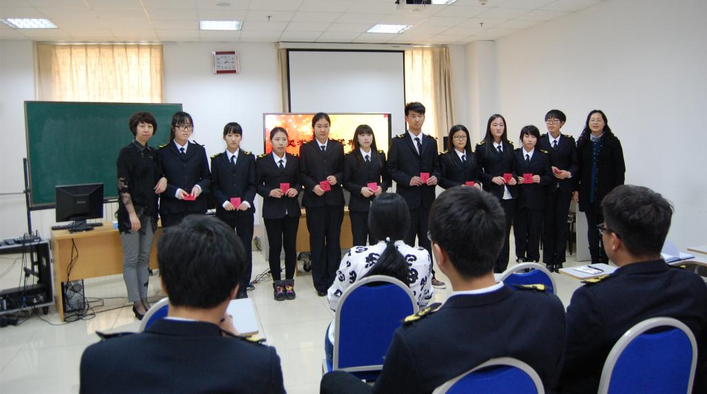 图二:宇都班奖学金获得者颁奖