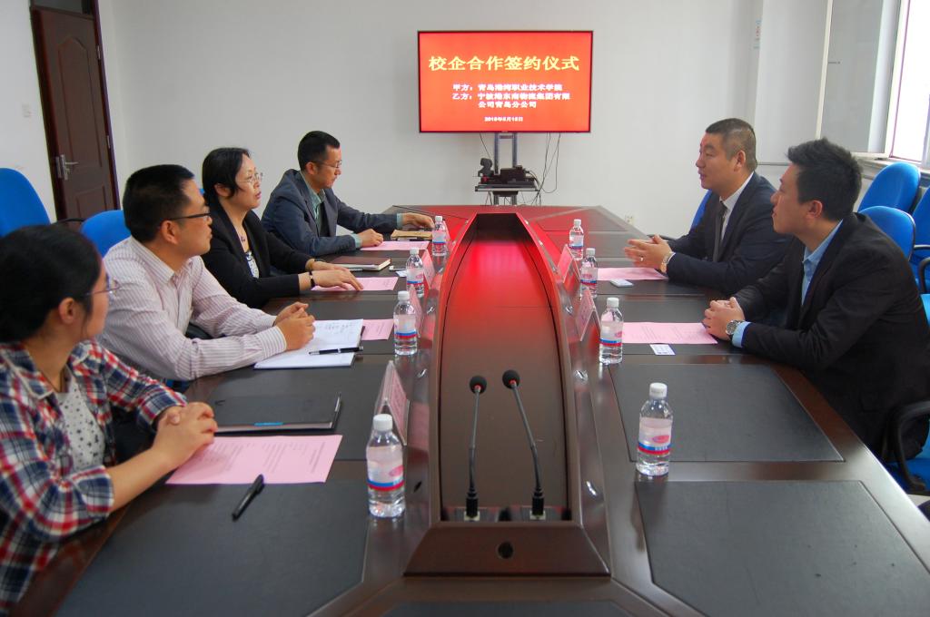 图一:校企合作协议签订会现场