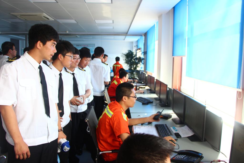 图3:学员们现场参观