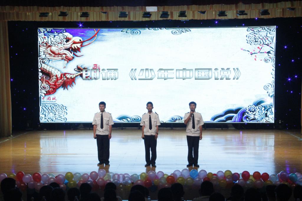 图8:朗诵《少年中国说》